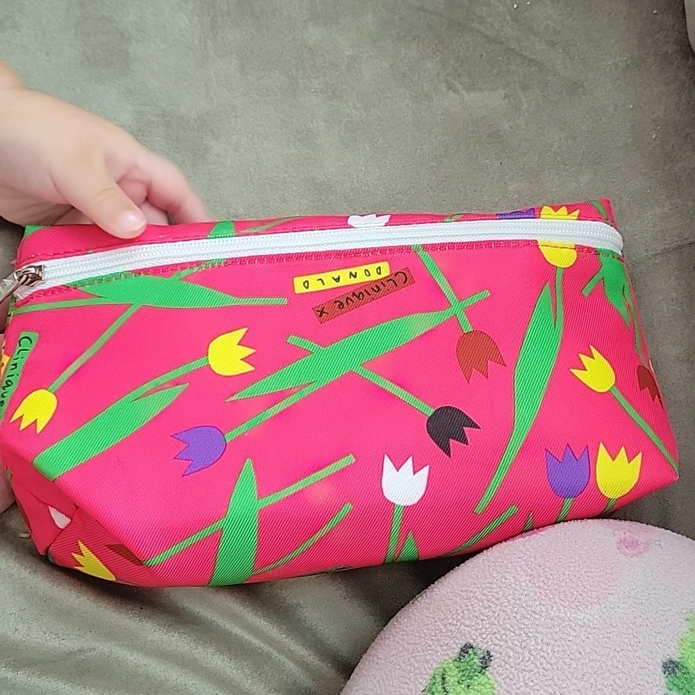 NWT Clinique x Donald MAKE UP BAG